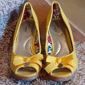 Dexflex Comfort Yellow Peep Toe Wedges